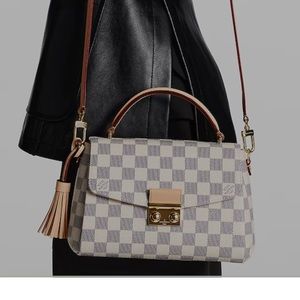 Louis Vuitton Damian Azur in perfect condition. It’s too small for me.